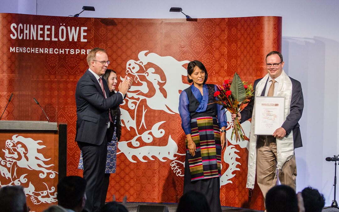Dr. Adrian Zenz wird mit dem Menschenrechtspreis “Schneelöwe” ausgezeichnet. Foto: Tanja Brückner