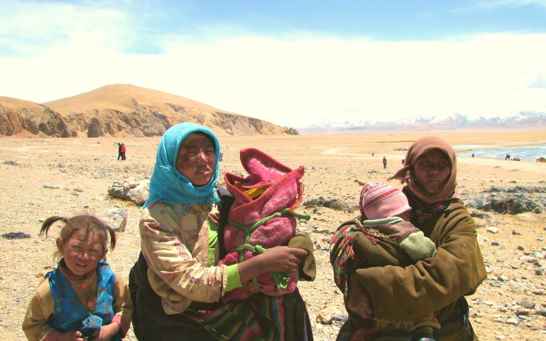 Tibetan Nomads At Nam Tso 2 McKay Savage CC BY 2.0.Wikimedia