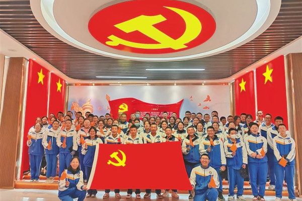 Schüler Besuchen Mao Gedächtnis Halle In Lhasa 600×400 Xzxw.com